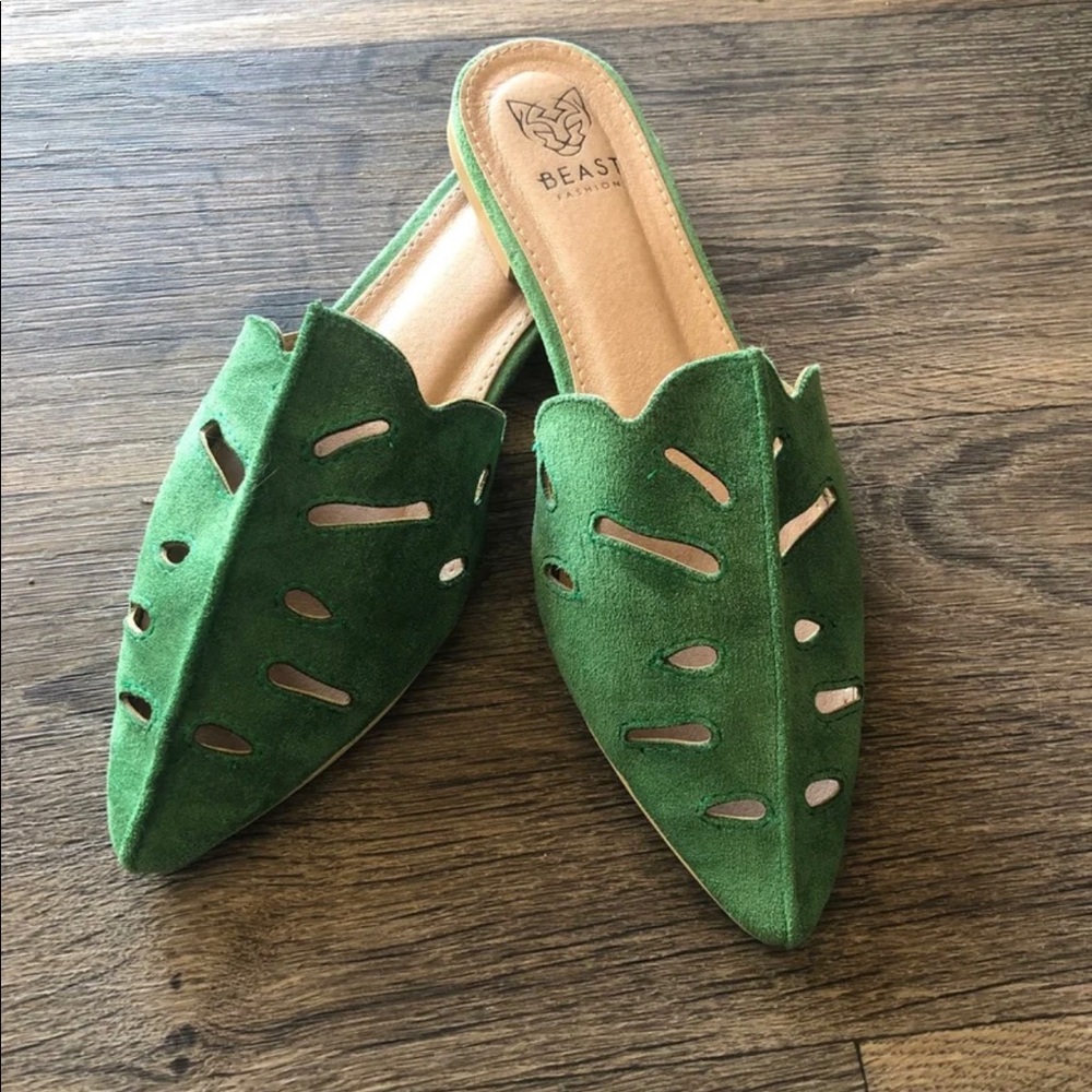 Buckle: Leaf Mules